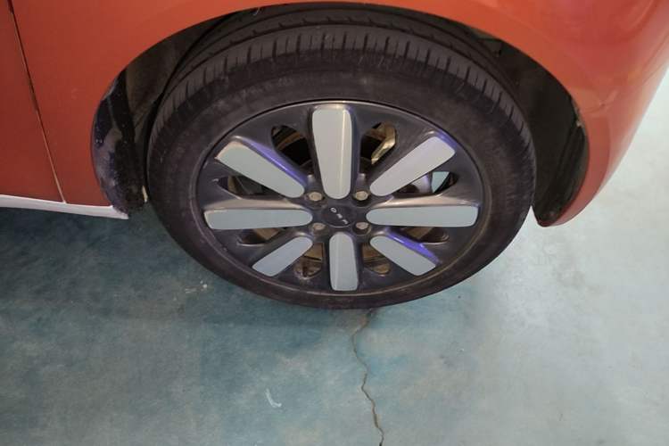 Used ORA Black Cat 2021 351 km Luxury Version Right Front Wheel Hub