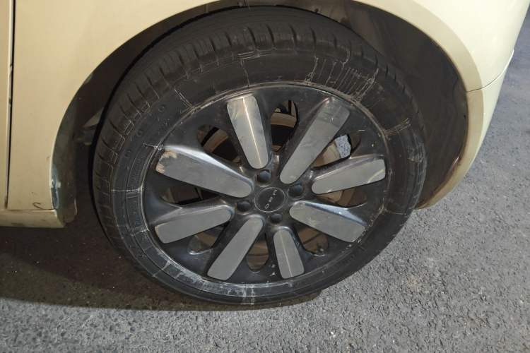 Used ORA Black Cat 2021 351 km Luxury Version Right Front Wheel Hub