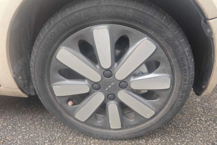 Used ORA Black Cat 2021 351 km Luxury Version Right Front Wheel Hub