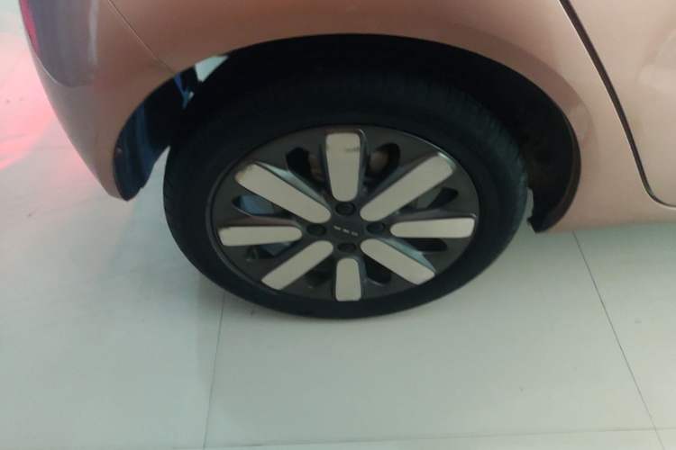 Used ORA Black Cat 2021 351 km Luxury Version Right Rear Wheel Hub