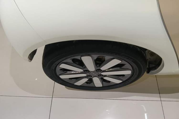 Used ORA Black Cat 2021 351 km Luxury Version Right Rear Wheel Hub