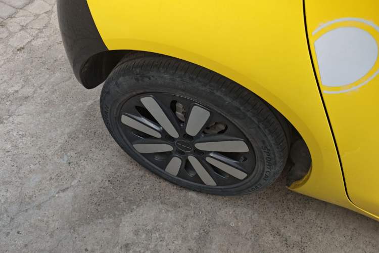 Used ORA Black Cat 2021 351 km Luxury Version Right Rear Wheel Hub