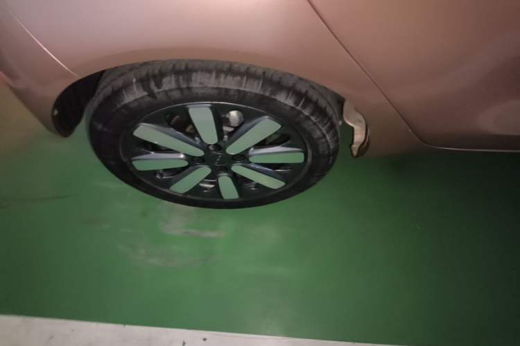 Used ORA Black Cat 2021 351 km Luxury Version Right Rear Wheel Hub