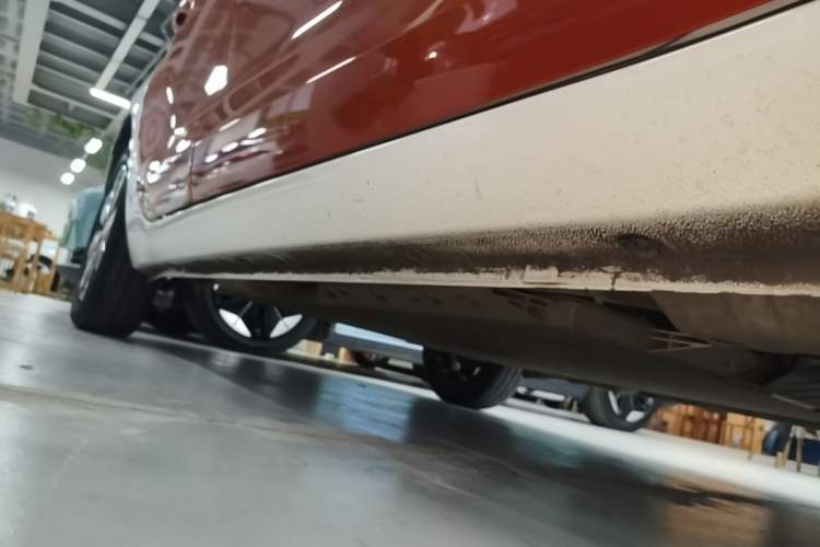Used ORA Black Cat 2021 351 km Luxury Version Right Side Sill