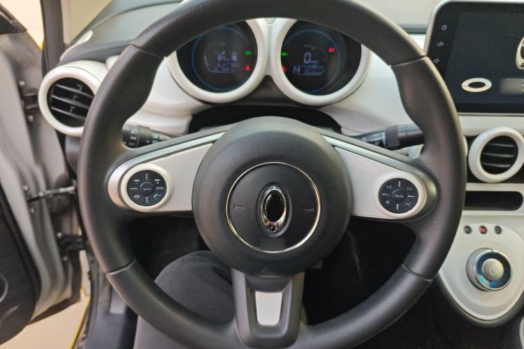Used ORA Black Cat 2021 351 km Luxury Version Steering Wheel
