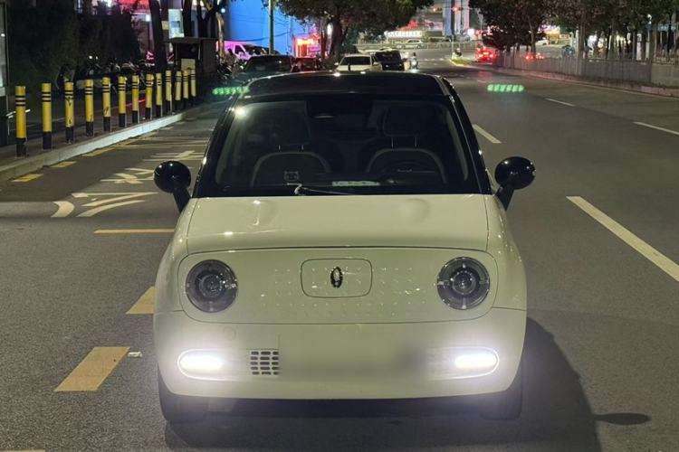 Used ORA Black Cat 2022 351 km HelloKitty Collaboration Edition Lithium-Ion Battery Exterior 1