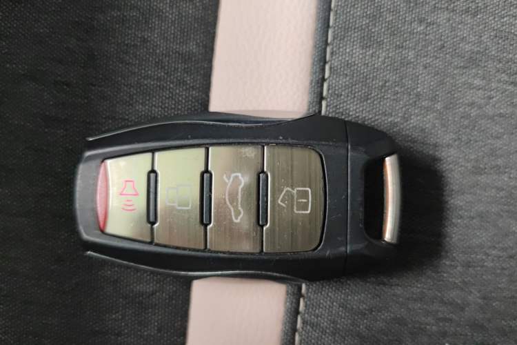 Used ORA Black Cat 2022 351 km HelloKitty Collaboration Edition Lithium-Ion Battery Interior 1