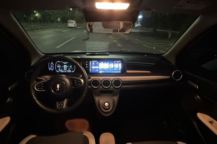 Used ORA Black Cat 2022 351 km HelloKitty Collaboration Edition Lithium-Ion Battery Interior 4