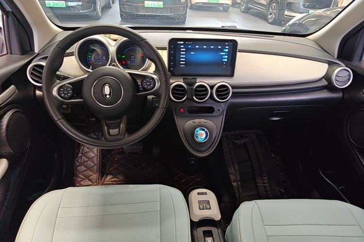 Used ORA Black Cat 2022 Updated Version 301 km Cute Pet Edition Lithium Iron Phosphate Center Console