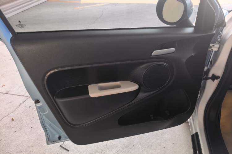 Used ORA Black Cat 2022 301km "Cute Pet" Version – Lithium Iron Phosphate Interior 1