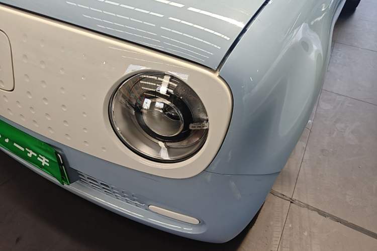 Used ORA Black Cat 2022 Updated Version 301 km Cute Pet Edition Lithium Iron Phosphate Left Front Headlight