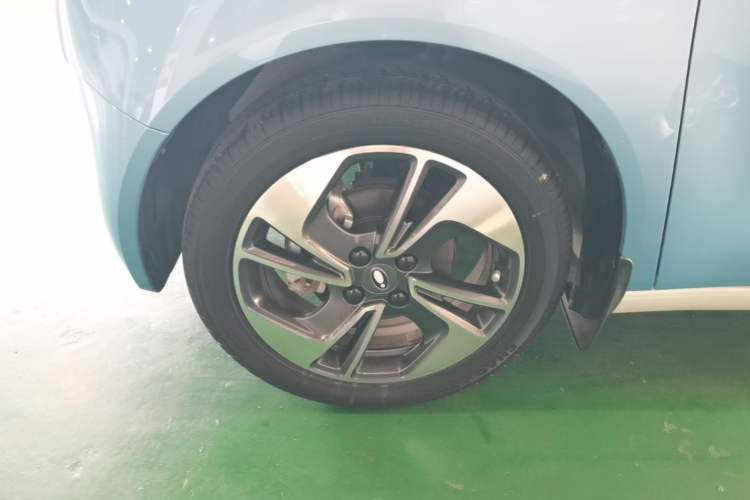 Used ORA Black Cat 2022 351 km Range Comfort Version Ternary Lithium Left Front Wheel Hub