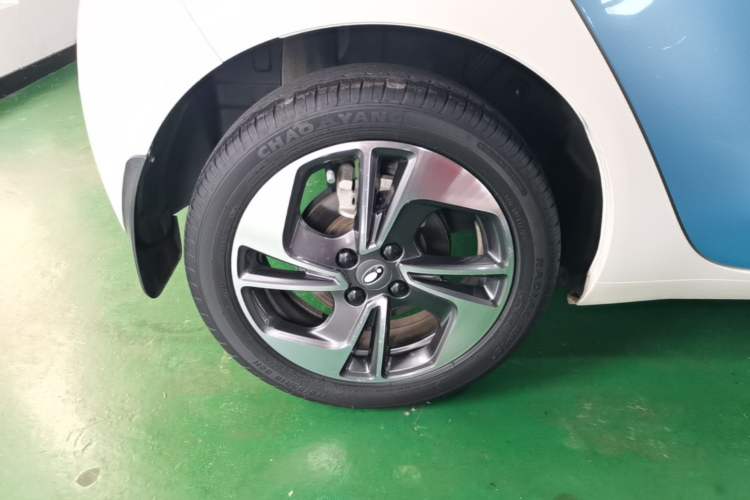 Used ORA Black Cat 2022 351 km Range Comfort Version Ternary Lithium Right Rear Wheel Hub