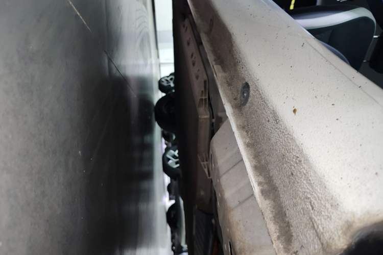 Used ORA Black Cat 2022 301km Base Version Ternary Lithium Right Side Sill