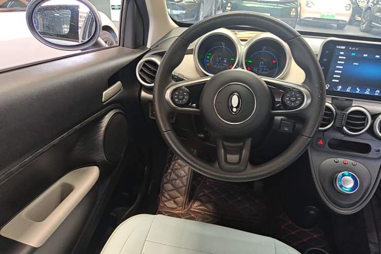 Used ORA Black Cat 2022 Updated Version 301 km Cute Pet Edition Lithium Iron Phosphate Steering Wheel