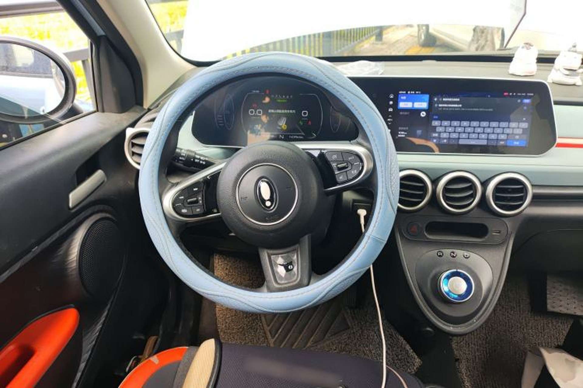 Used ORA Black Cat 2022 351 km Range Luxury Version Lithium-Ion Battery Steering Wheel