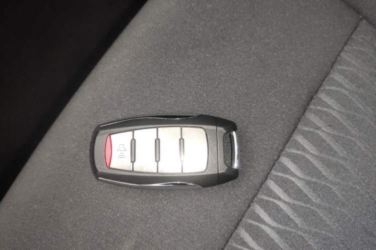 Used ORA Black Cat 2022 301km "Cute Pet" Version – Lithium Iron Phosphate Vehicle Key