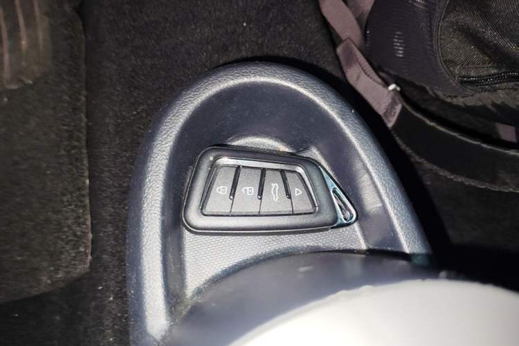 Used ORA Black Cat 2022 301km Base Version Ternary Lithium Vehicle Key