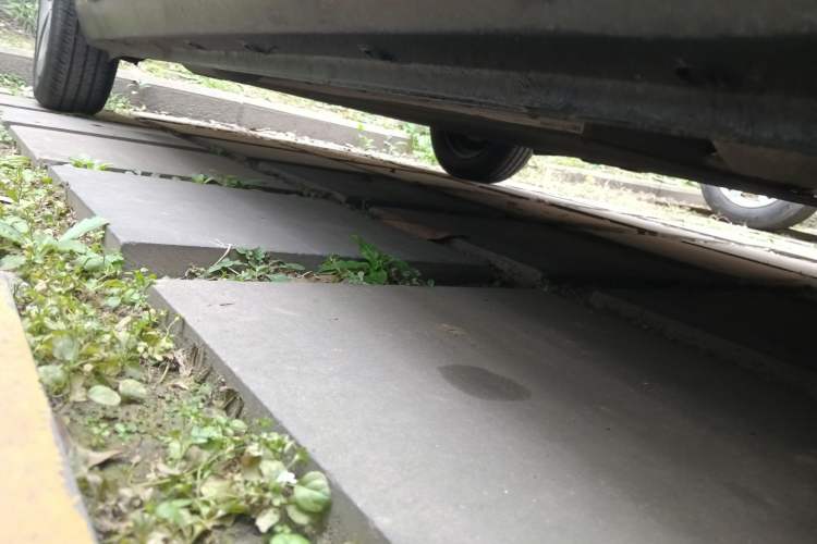 Used ORA Black Cat 2022 301km "Cute Pet" Version – Lithium Iron Phosphate Chassis Front Right