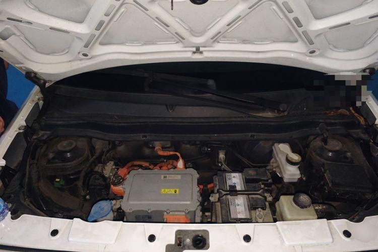 Used ORA Black Cat 2022 Updated Version 301 km Cute Pet Edition Lithium Iron Phosphate Engine Bay
