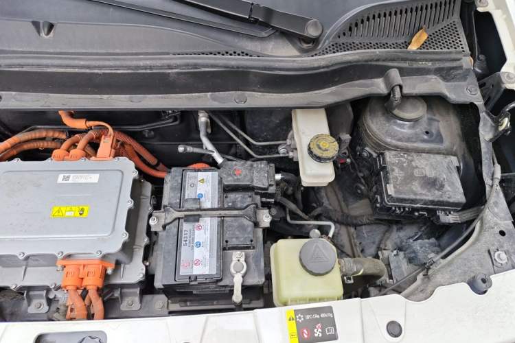 Used ORA Black Cat 2022 351 km Range Luxury Version Lithium-Ion Battery Engine Bay Left