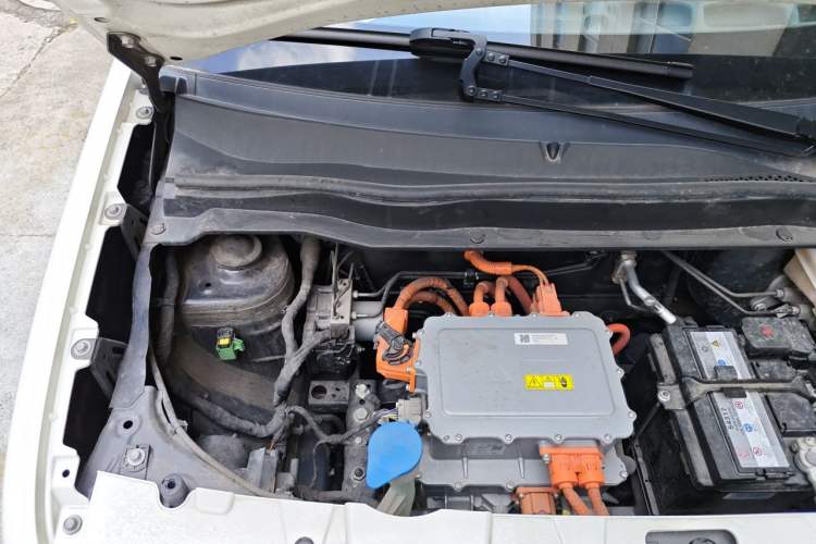 Used ORA Black Cat 2022 351 km Range Luxury Version Lithium-Ion Battery Engine Bay Right
