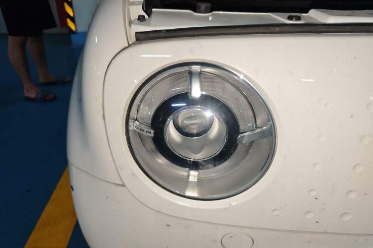 Used ORA Black Cat 2022 Updated Version 301 km Cute Pet Edition Lithium Iron Phosphate Right Front Headlight