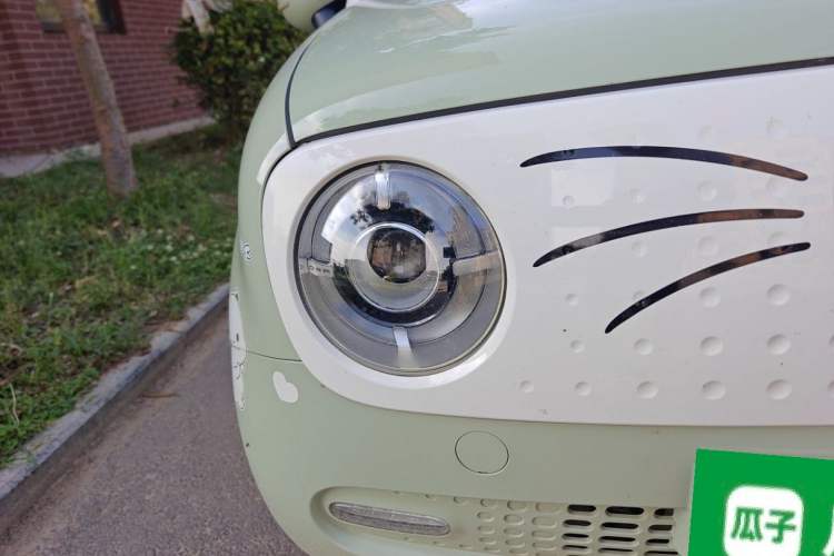Used ORA Black Cat 2022 351 km Standard Version Ternary Lithium Right Front Headlight