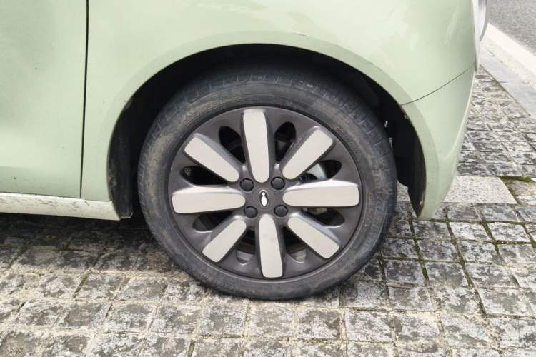 Used ORA Black Cat 2022 Updated Version 301 km Cute Pet Edition Lithium Iron Phosphate Right Front Wheel Hub