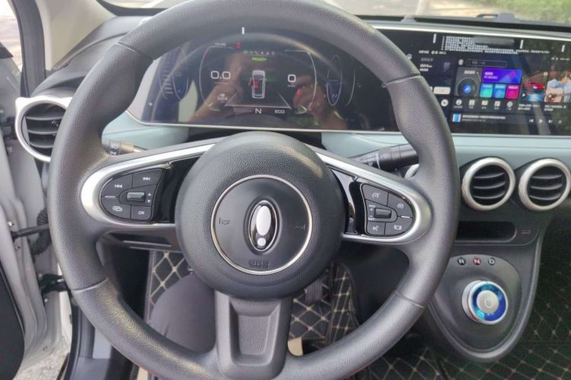 Used ORA Black Cat 2022 351 km Range Comfort Version Ternary Lithium Steering Wheel