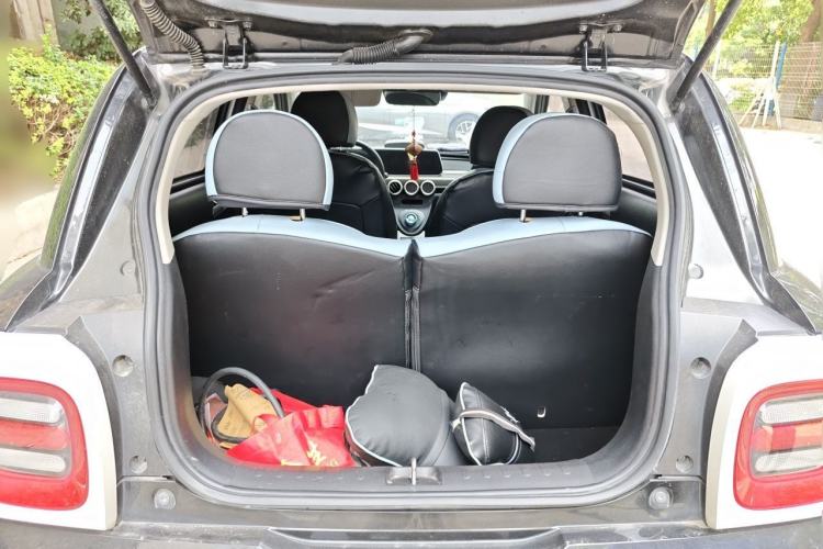 Used ORA Black Cat 2022 351 km Range Luxury Version Lithium-Ion Battery Trunk