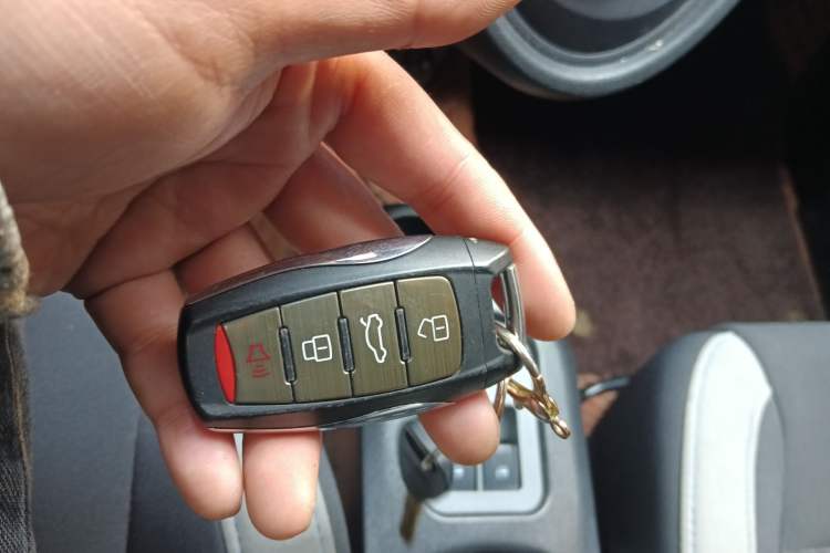 Used ORA Black Cat 2022 301km "Cute Pet" Version – Lithium Iron Phosphate Vehicle Key