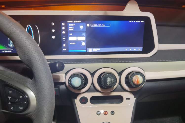 Used ORA Black Cat 2022 351 km Range Comfort Version Ternary Lithium Audio And AC Panel