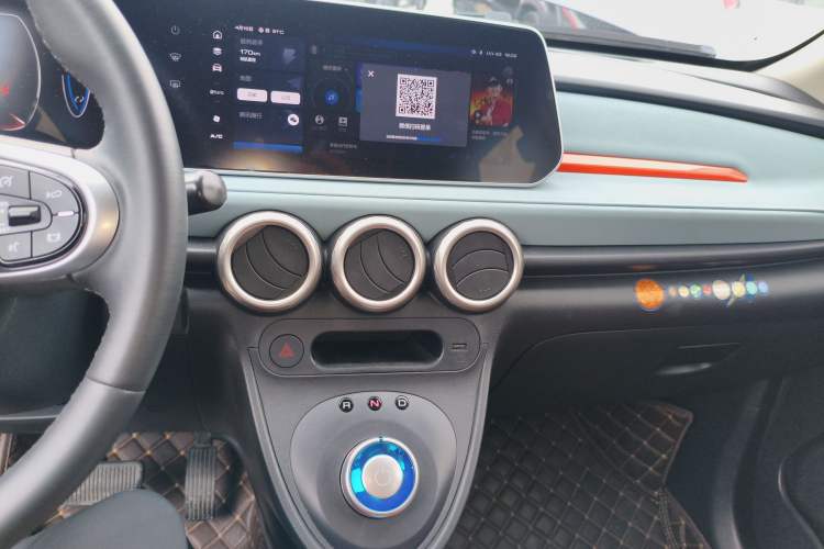 Used ORA Black Cat 2022 351 km Range Luxury Version Lithium-Ion Battery Audio And AC Panel