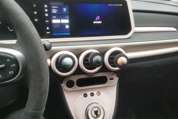 Used ORA Black Cat 2022 351 km Range Comfort Version Ternary Lithium Audio And AC Panel