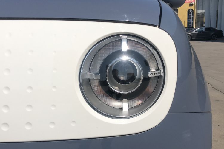 Used ORA Black Cat 2022 351 km Range Comfort Version Ternary Lithium Left Front Headlight