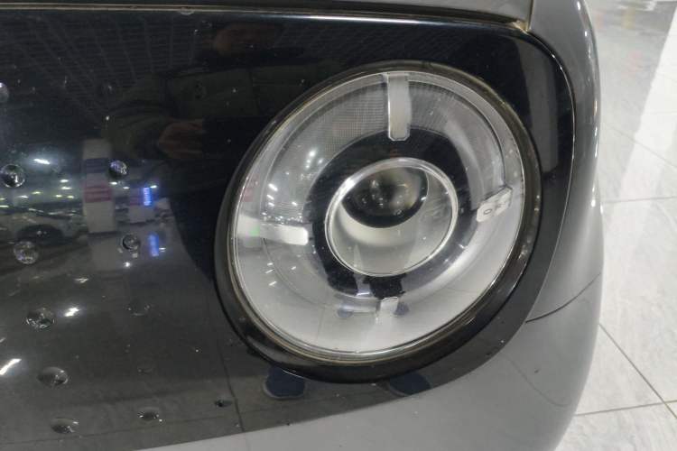 Used ORA Black Cat 2022 351 km Range Comfort Version Ternary Lithium Left Front Headlight
