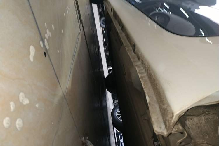 Used ORA Black Cat 2022 301km "Cute Pet" Version – Lithium Iron Phosphate Left Side Sill