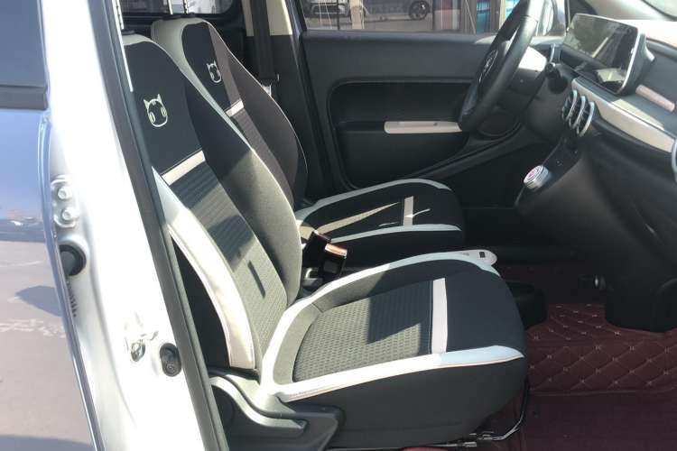 Used ORA Black Cat 2022 351 km Range Comfort Version Ternary Lithium Right Front Seat