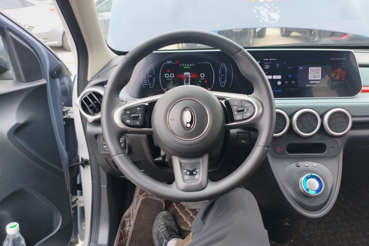 Used ORA Black Cat 2022 351 km Range Luxury Version Lithium-Ion Battery Steering Wheel