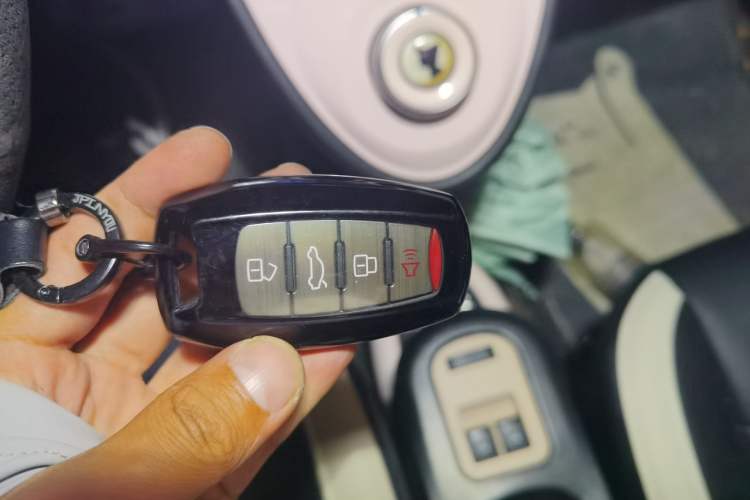 Used ORA Black Cat 2022 351 km Range Comfort Version Ternary Lithium Vehicle Key