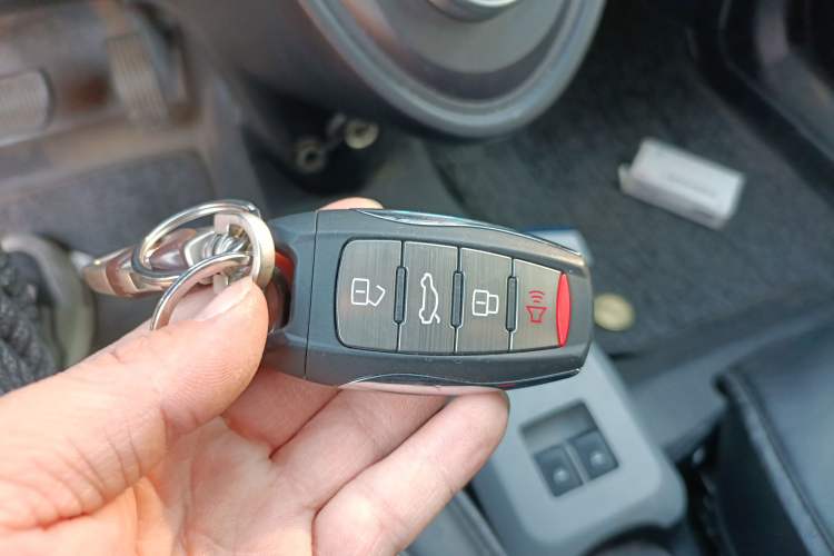 Used ORA Black Cat 2022 301km Base Version Ternary Lithium Vehicle Key