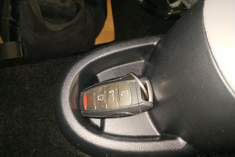 Used ORA Black Cat 2022 301km "Cute Pet" Version – Lithium Iron Phosphate Vehicle Key