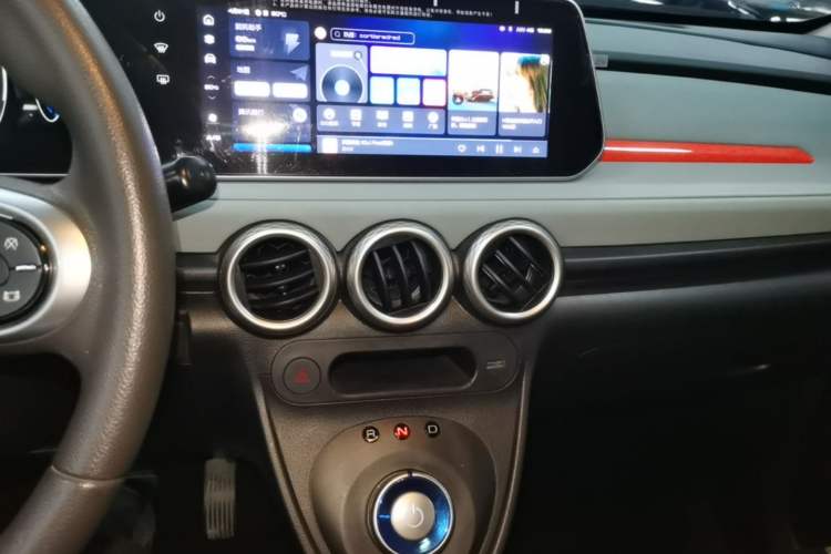 Used ORA Black Cat 2022 351 km Range Comfort Version Ternary Lithium Audio And AC Panel