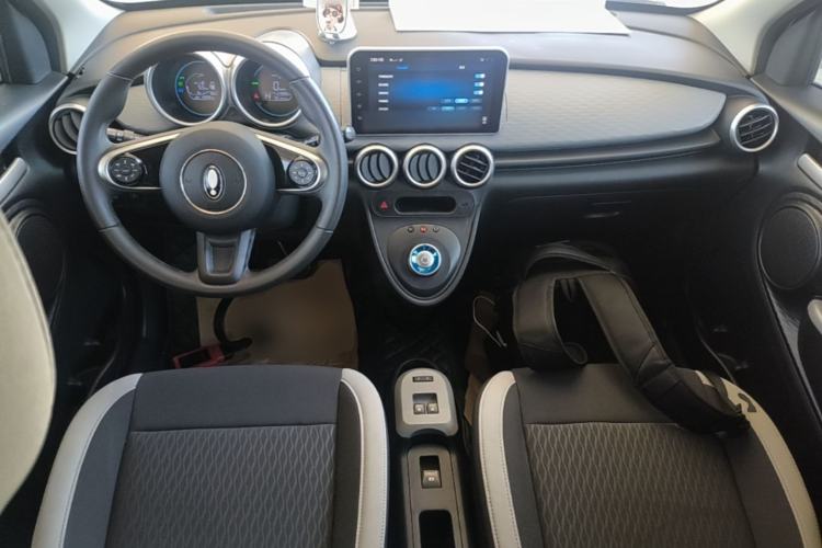 Used ORA Black Cat 2022 Updated Version 301 km Cute Pet Edition Lithium Iron Phosphate Center Console