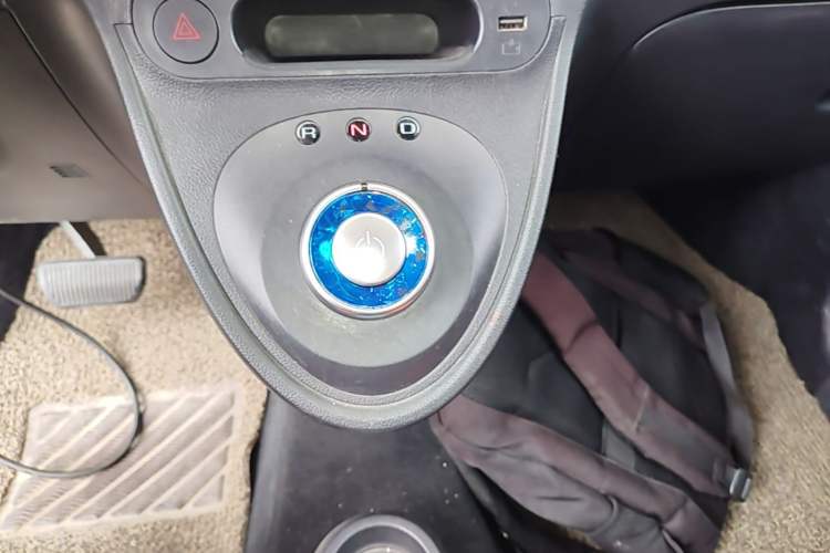 Used ORA Black Cat 2022 351 km Range Luxury Version Lithium-Ion Battery Gear Lever
