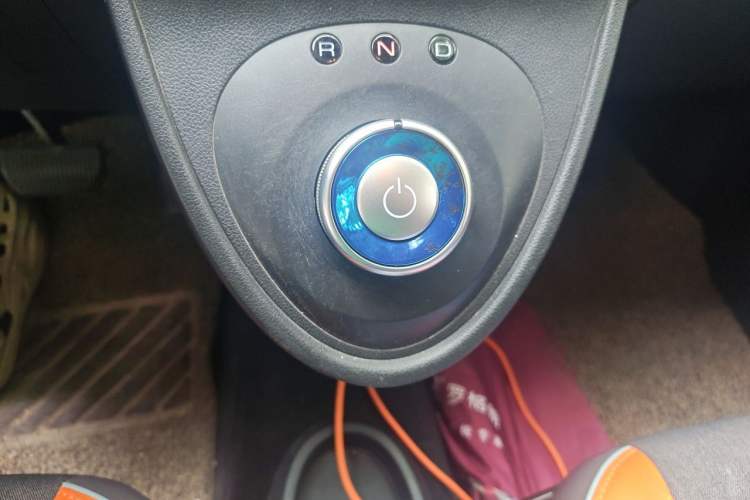 Used ORA Black Cat 2022 351 km Range Luxury Version Lithium-Ion Battery Gear Lever