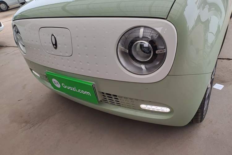 Used ORA Black Cat 2022 351 km Range Luxury Version Lithium-Ion Battery Left Front Headlight