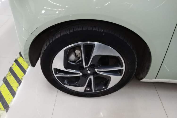 Used ORA Black Cat 2022 351 km Range Comfort Version Ternary Lithium Left Front Wheel Hub