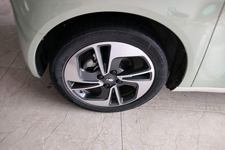 Used ORA Black Cat 2022 351 km Range Comfort Version Ternary Lithium Left Front Wheel Hub